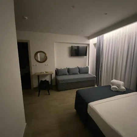 מלון דירות Levanda 4*